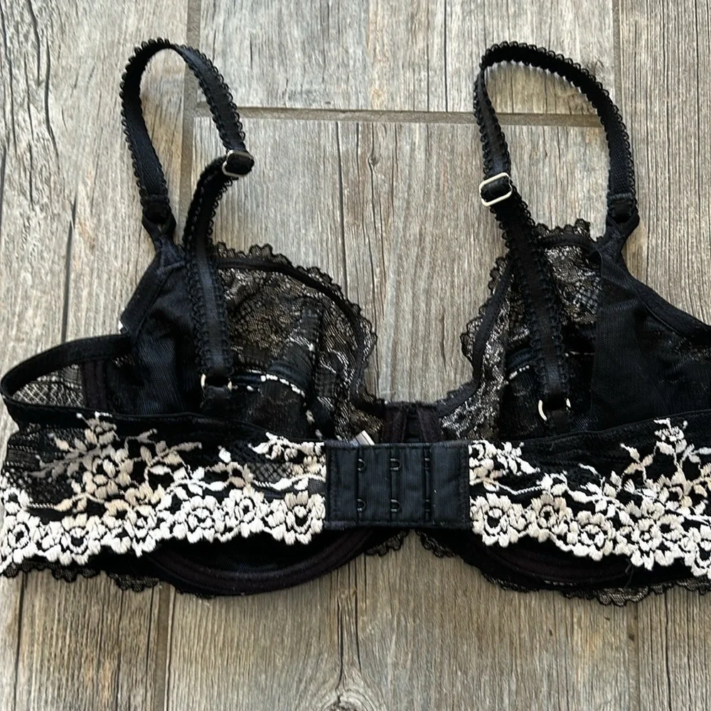 Wacoal Embrace black lace Bra size 36C